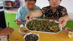 农村媳妇吃瓜图片大全